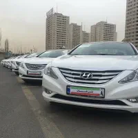 راننده با خودرو