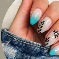 کاشت ناخن و خدمات زیبایی