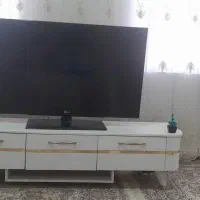 تلویزیون ومیز تلویزیون