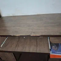 میز تحریر و کامپیوتر