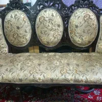 مبلمان سلطنتی کاملا سالم به همراه میز