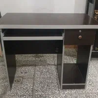 میز کامپیوتر در حد نو با چوب ام دی اف