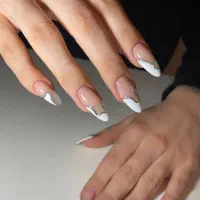 خدمات کاشت ناخن با تخفیف ویژه