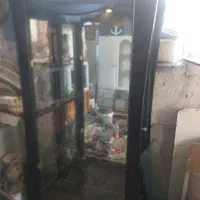 بوفه چوبی پشت آیینه