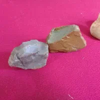 با سلام  تعدای سنگ   و فسیل