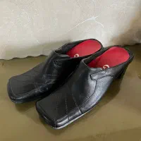 دمپایی چرم