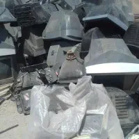 تلوزیون قدیمی بیست پیک و چهارده مانیتور