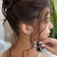 خدمات عروس و همراهی وآموزش میکاپ و شنیون درمشهد|خدمات آرایشگری و زیبایی|مشهد, وکیل‌آباد|دیوار