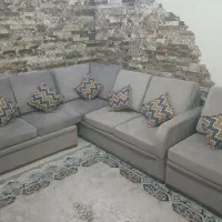 مبل راحتی ۷ نفره صحیح سالم همراه با میز عسلی