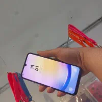 گوشی.سامسونگ a25 256 گیگ تمیز درحدنوهمراه هدیه