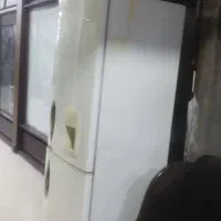 یخچال سفید امرسان با مبل راحتی