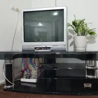 تلویزیون و میز و دیجیتال