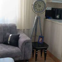ساعت ایستاده چوبی .