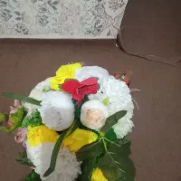 تعدادی گل مصنوعی