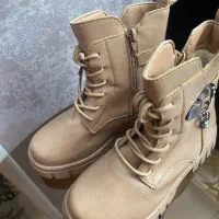 کفش بچگانه|کفش و لباس بچه|اصفهان, برازنده|دیوار