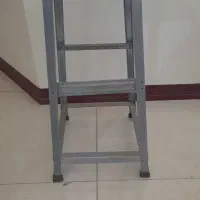 چهارپایه فلزی مقاوم