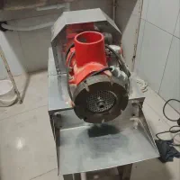 یک عدد دستگاه چرخ گوشت