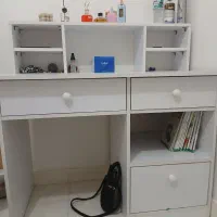 میز تحریر در حد نو