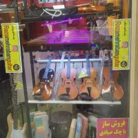 گالری هنرکده مهربان|گیتار، بیس، امپلیفایر|تهران, شهرک صدرا|دیوار