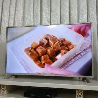 تلویزیون جی پلاس و میز تلویزیون