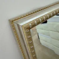 اینه با فریم طلایی