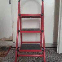 نردبان سه پله در حد نو
