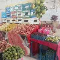 فروشنده میوه فروشی