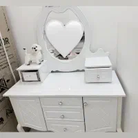 میز آرایشی بادوتا پاتختی در حد نو