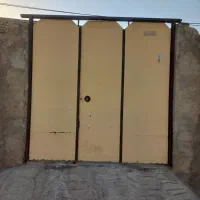 درب حیاط آهنی ماشین رو