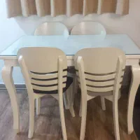 میز نهار خوری و آینه قدی باکس دار