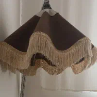 آباژور ایستاده