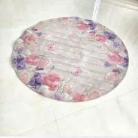 تعدادی فرشینه و قالیچه تمیز و سالم