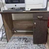 کامپیوتر با میز