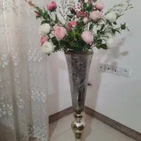 گل مصنوعی و گلدان