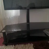 میز تلویزیون   شیشه.ی  پایه دار
