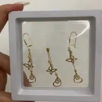 یک جفت گوشواره و پلاک