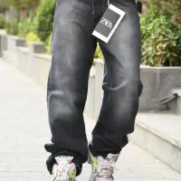 فروشنده خانم بوتیک مردانه