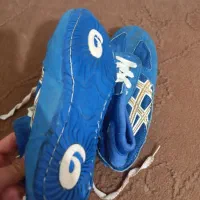 ۲ جفت کفش فوتبال و کشتی|کیف، کفش، کمربند|شیراز, شهرک نیروی انتظامی|دیوار