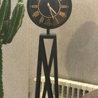 ساعت دکوری ایستاده