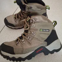 پوتین|کیف، کفش، کمربند|رشت, پل تالشان|دیوار