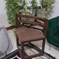 میز ناهارخوری گرد ،همراه یک صندلی