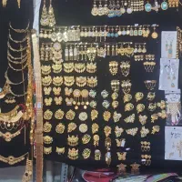 ب یک خانم فروشنده نیازمنم