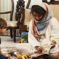 پرستار بچه و کار خانه شیبان شبیشه