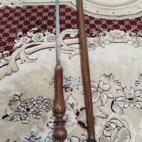 عتیقه عصا وشمشیرویک عددبافورنوهمه قدیمی کلکسیونی|کلکسیون اشیاء عتیقه|شهر بابک, |دیوار