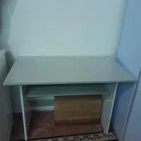 میز تحریر وکامپیوتر