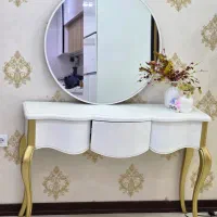 آینه و کنسول نئوکلاسیک سربندر هستم