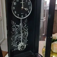 ساعت  دیواری  سالم وتمیز