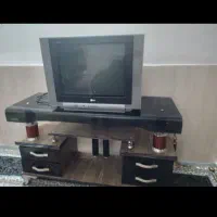 تلویزیون ومیز