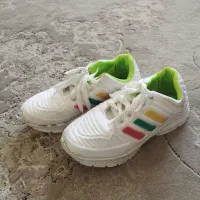 نیم بوت و کتونی و کالج|کیف، کفش، کمربند|پرند, فاز ۶|دیوار