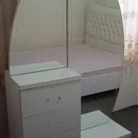 تختخواب دو نفره پا تختی و میز آرایش